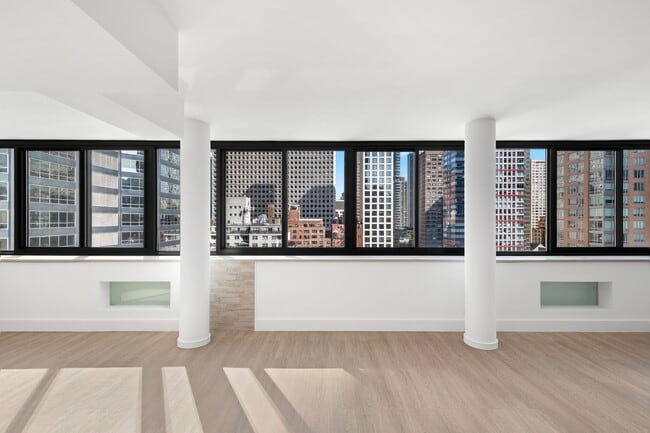 224 E 52nd St in New York, NY - Building Photo - Building Photo