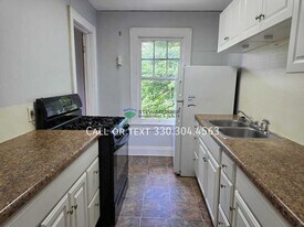 104 6th St NE in Massillon, OH - Building Photo