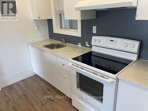 75 Dunraven Dr in Toronto, ON - Building Photo - Building Photo