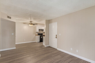 Corona Del Sol in Phoenix, AZ - Building Photo - Building Photo
