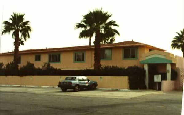 Desert Leisure Apartments in Palm Springs, CA - Building Photo - Building Photo