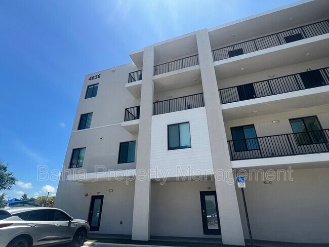 4636 NW 84th Ave in Doral, FL - Building Photo - Building Photo