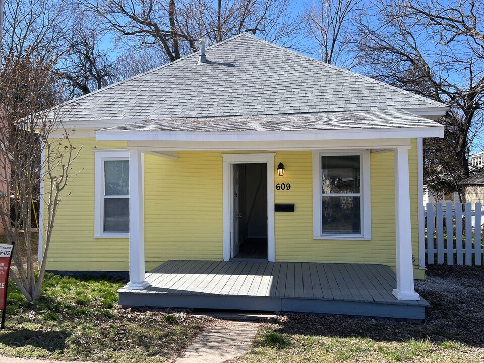 609 S Missouri Ave in Springfield, MO - Building Photo