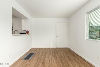 1346 E Mountain View Rd in Phoenix, AZ - Building Photo - Building Photo