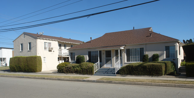 305 E College St in Covina, CA - Building Photo - Building Photo