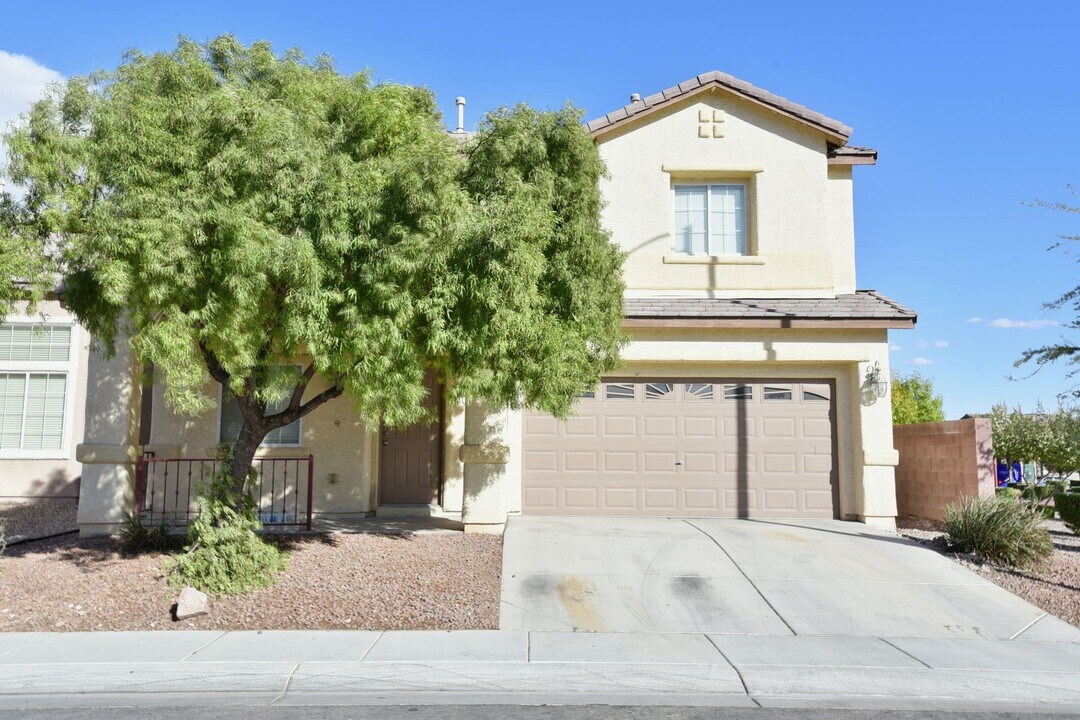 5008 Blue Rose St in North Las Vegas, NV - Building Photo