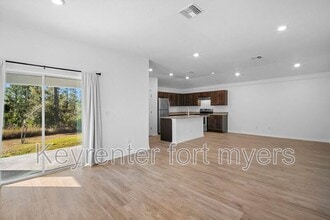 341 Reeves St in Lehigh Acres, FL - Building Photo - Building Photo