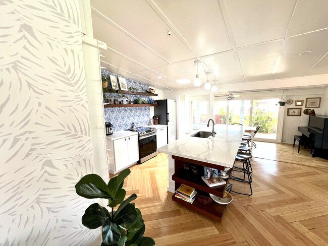 property at 2015 Komo Mai Dr