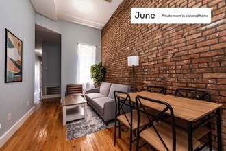 Private bedroom in 3 bed/1 bath Home in New York, NY - Building Photo - Building Photo