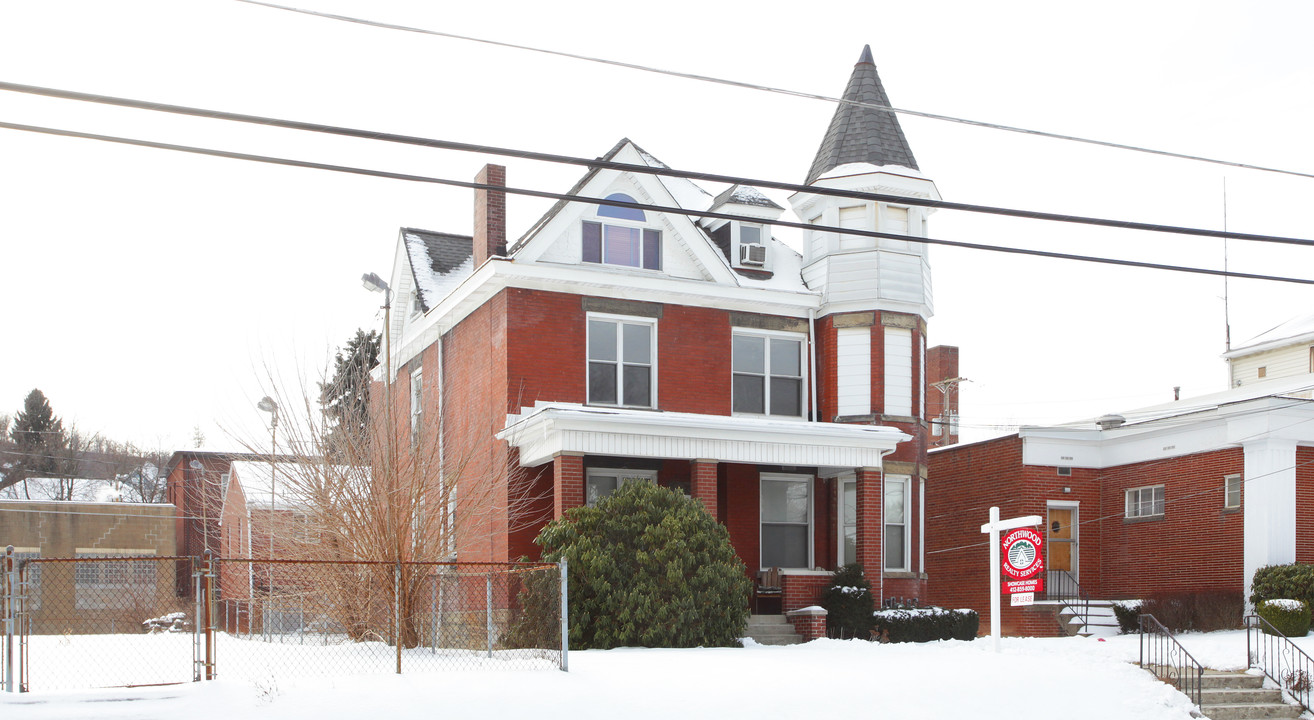 1324 4th Ave in Coraopolis, PA - Building Photo