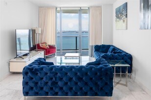 460 NE 28th St, Unit 3407 in Miami, FL - Building Photo
