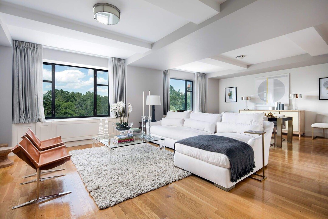 110 Central Park S in New York, NY - Building Photo
