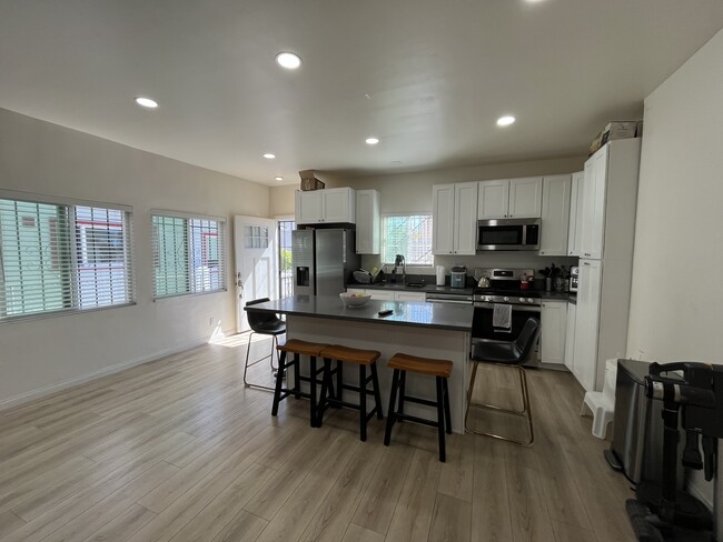 4616 Franklin Ave, Unit 4616 Franklin ave