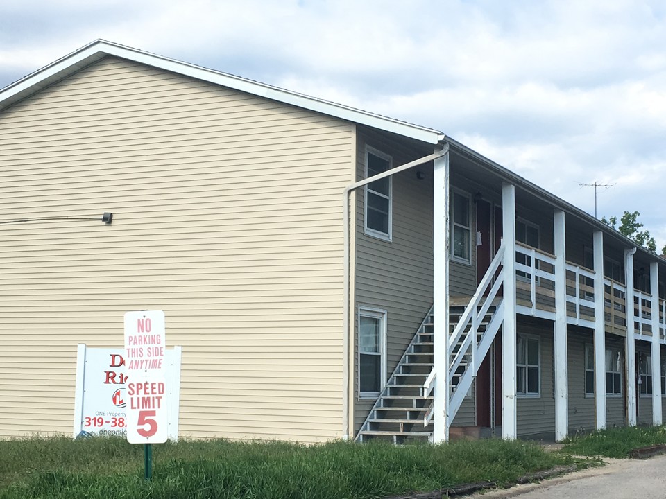 Deer Ridge Apartments (Video) in Cedar Rapids, IA - Building Photo