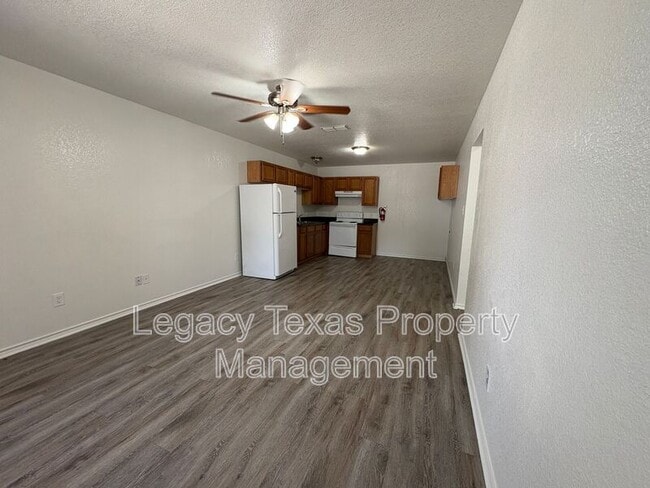property at 404 N Anglin St