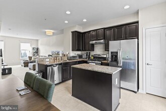 7933 Trailview Xing in Glen Burnie, MD - Building Photo - Building Photo