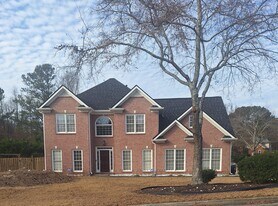 100 Sunvalley Dr in Alpharetta, GA - Building Photo