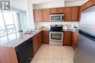 3525 Kariya Dr in Mississauga, ON - Building Photo - Building Photo