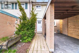 140 Ripley Ct in Oakville, ON - Building Photo - Building Photo