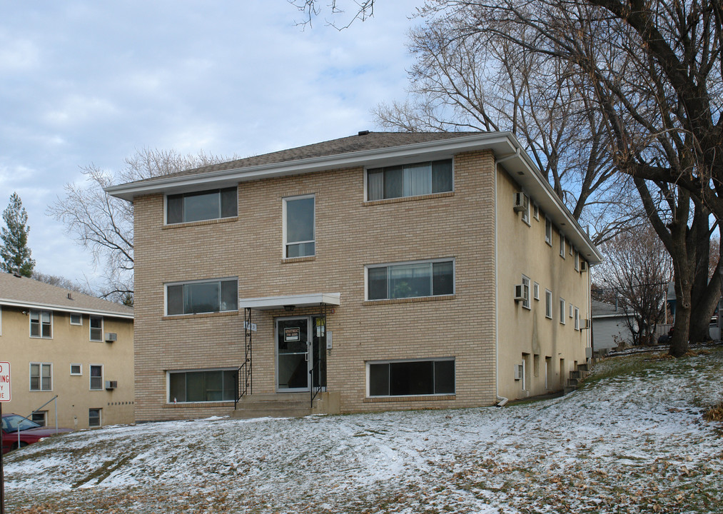 4643 University Ave NE in Columbia Heights, MN - Building Photo