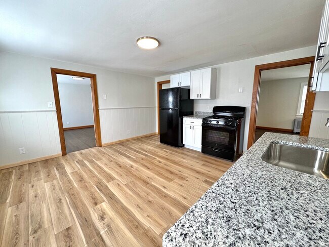 637 Burritt St-Unit -1st Floor in New Britain, CT - Building Photo - Building Photo