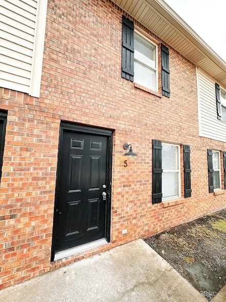 108 Coyote Ct, Unit 5 in Clarksville, TN - Building Photo