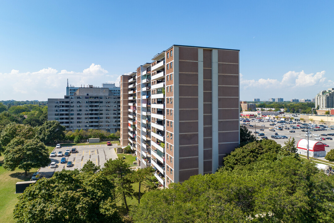 3875 Sheppard Ave in Toronto, ON - Building Photo