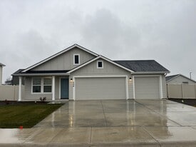 304 Avalena Ave in Middleton, ID - Building Photo