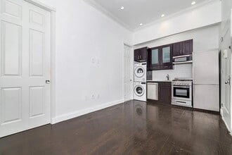 328 E 4th St, Unit A in New York, NY - Building Photo - Building Photo