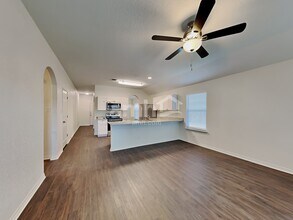 9926 Sun Ml in San Antonio, TX - Building Photo - Building Photo