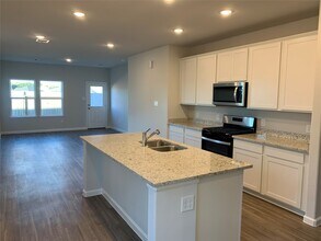 810 Brookside Dr in Dayton, TX - Building Photo - Building Photo