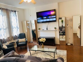 1721 Guilford Ave-Unit -Unit 2 in Baltimore, MD - Building Photo - Building Photo