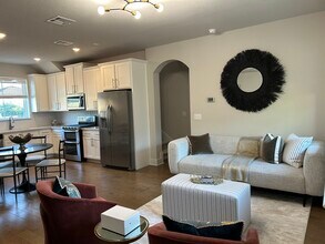 142 Volterra Ln in Dripping Springs, TX - Building Photo - Building Photo