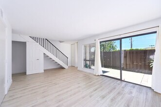 28955 Oak Creek Ln in Agoura Hills, CA - Building Photo - Building Photo