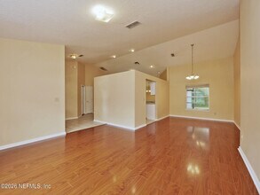 12252 Lake Fern Dr in Jacksonville, FL - Building Photo - Building Photo