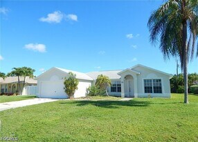 135 SE 29th St in Cape Coral, FL - Building Photo