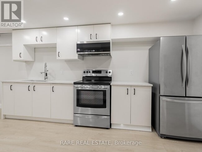 3551 Wass Crescent in Oakville, ON - Building Photo - Building Photo