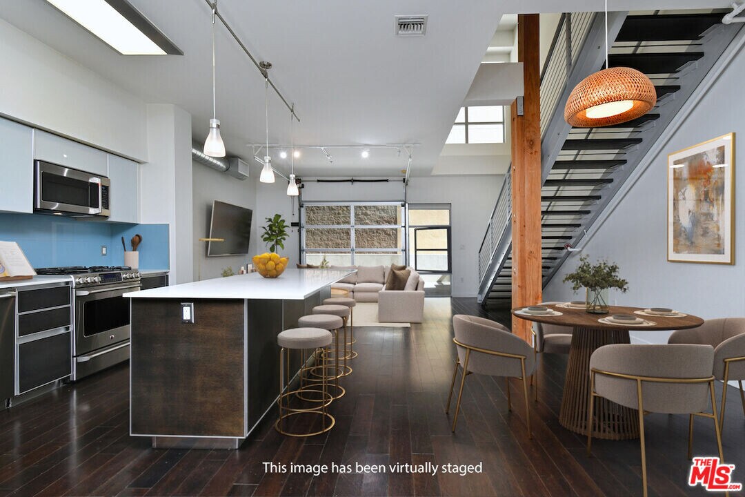 11500 Tennessee Ave in Los Angeles, CA - Building Photo