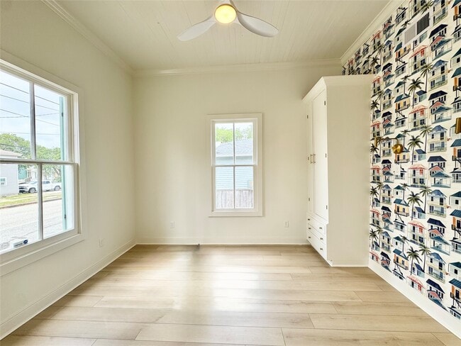 property at 1312 35th St