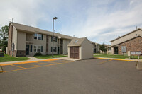 Warroad Townhomes in Warroad, MN - Foto de edificio - Building Photo