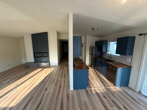 8531 Golden St, Unit Apt 3 in Anchorage, AK - Building Photo - Building Photo