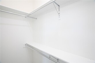 18 S Xanthia St in Alton, TX - Building Photo - Building Photo