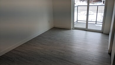 254-254 Wellington Crescent in Winnipeg, MB - Building Photo - Building Photo