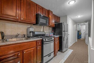 2433 Young Ave, Unit 2 in Bronx, NY - Building Photo