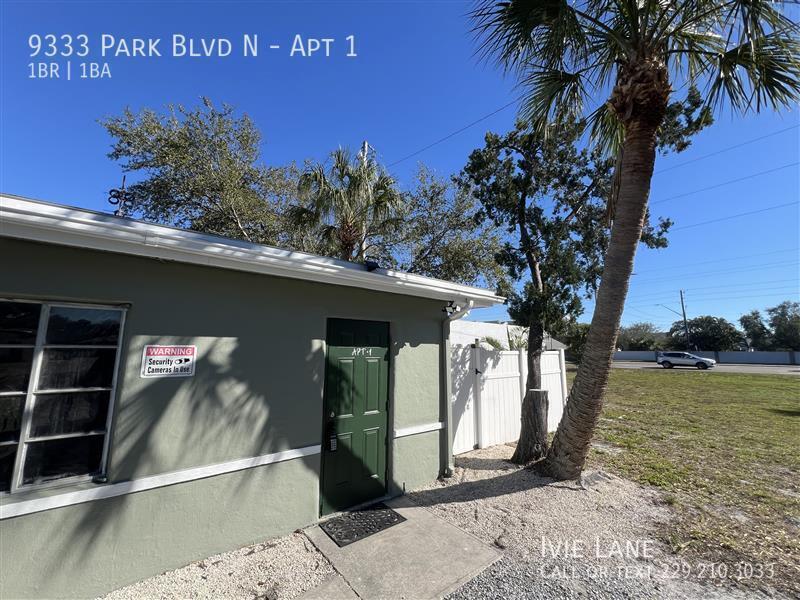 9333 Park Blvd-Unit -Apt 1 in Seminole, FL - Building Photo