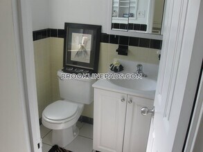 250 Independence Dr in Chestnut Hill, MA - Building Photo - Building Photo