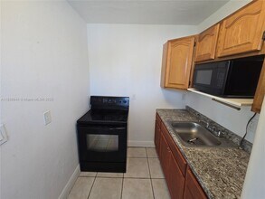 535 NW 7th St in Miami, FL - Building Photo - Building Photo