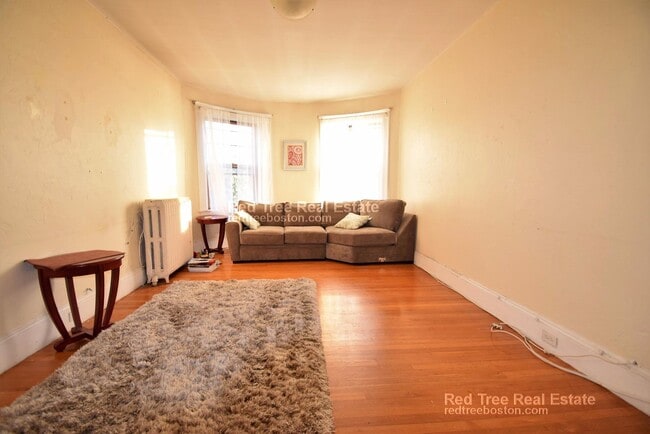 37 Dwight St, Unit 5 in Brookline, MA - Building Photo - Building Photo
