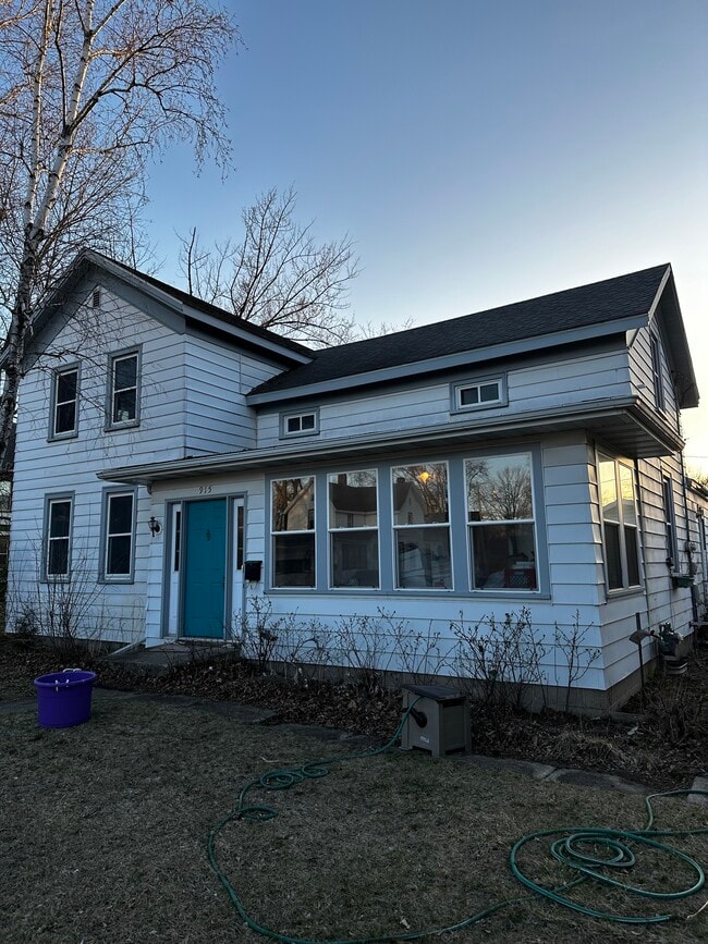 property at 915 Madison St