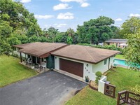 561 Gardenia Ln in Plantation, FL - Foto de edificio - Building Photo